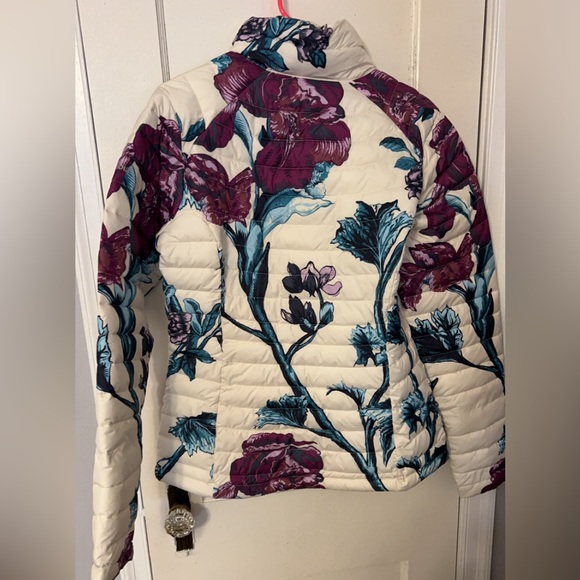 Columbia white out omniheat puffer coat- white purple blue floral- like new - Picture 3 of 7